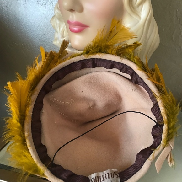 CHIC 1940s\' BEIGE FELT HAT - CONICAL CROWN, WIRED CURLY BANDS & GOLD FEATHERS main image 10